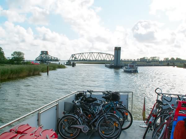 Ausflugstipp: Fischland-Darss-Zingst | Für das Schiff geöffnete Drehbrücke